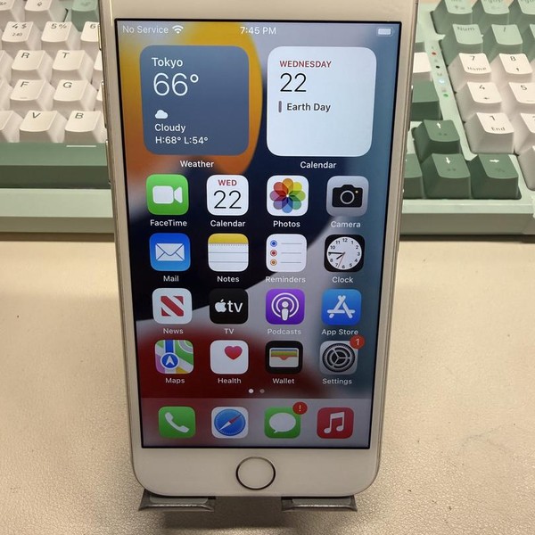 Apple iPhone 7 - Unlocked Non-US, 32 GB, Silver, A1779