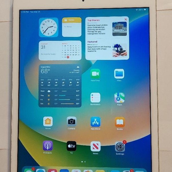 Apple iPad 7th Gen - Unlocked, 32 GB, Silver, A2200