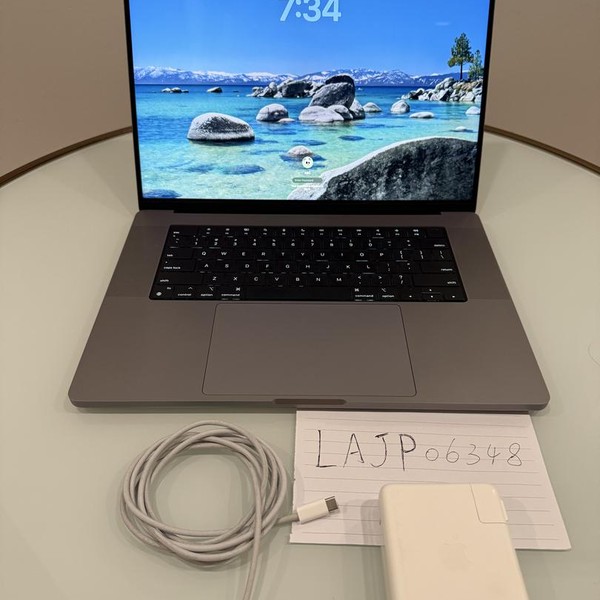 MacBook Pro 2021 - 16 inch - 1 TB, Gray, 16 GB, Apple M1 Pro 10-core