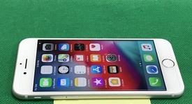 Mint
													Apple iPhone 8 - Unlocked, Silver, 64 GB, A1863, photo 2 of 6