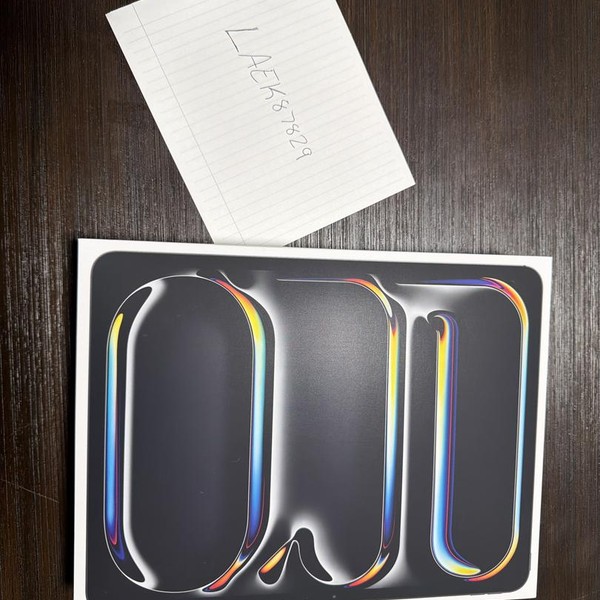 Apple iPad Pro 13 inch (M5) 2025 - AT&T, 256 GB, Space Black, Apple M5 9-Core, A3361, Standard Glass