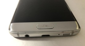 Fair
													Samsung Galaxy S7 Edge - Unlocked, Silver, 32 GB, SM-G935U, photo 4 of 8