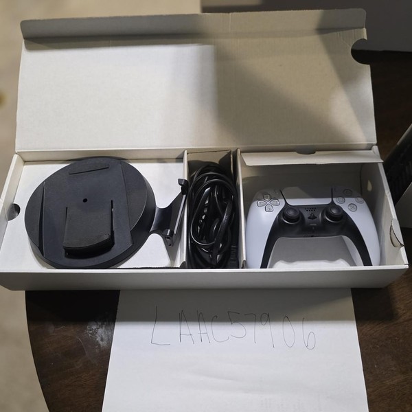 PlayStation 5 Standard Edition (2020) - White, 825 GB, Standard Edition