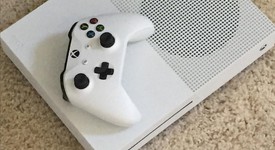 Mint
													Xbox One S (2016) - White, 1 TB, photo 1 of 3