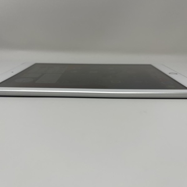 Apple iPad 5th Gen - Unlocked, 32 GB, Silver, A1823