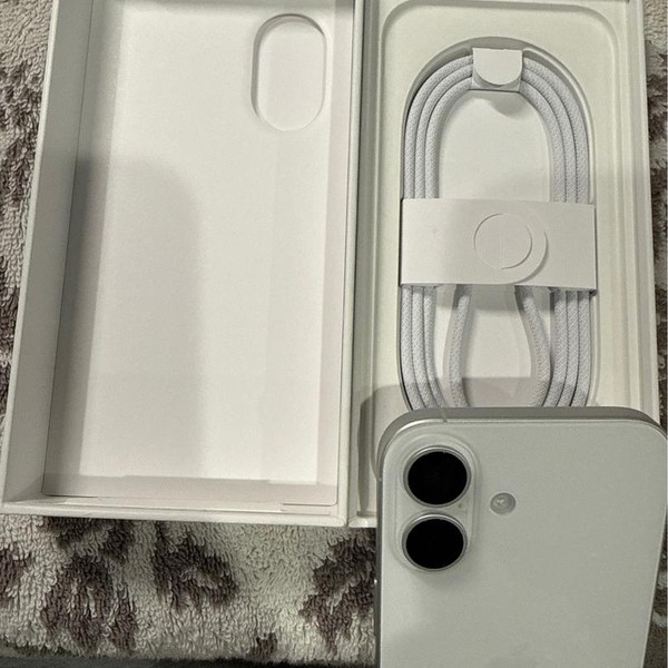 Apple iPhone 17 - Unlocked, 256 GB, White, A3258