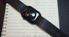 Good
													Apple Watch SE 1st Gen 44mm - Verizon, Gray, A2354 - Cellular, Aluminum, photo 4 of 6