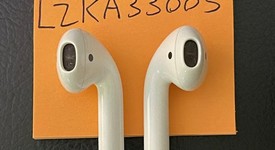 Used
													Apple AirPods 2nd Gen - Lightning Case, photo 4 of 5