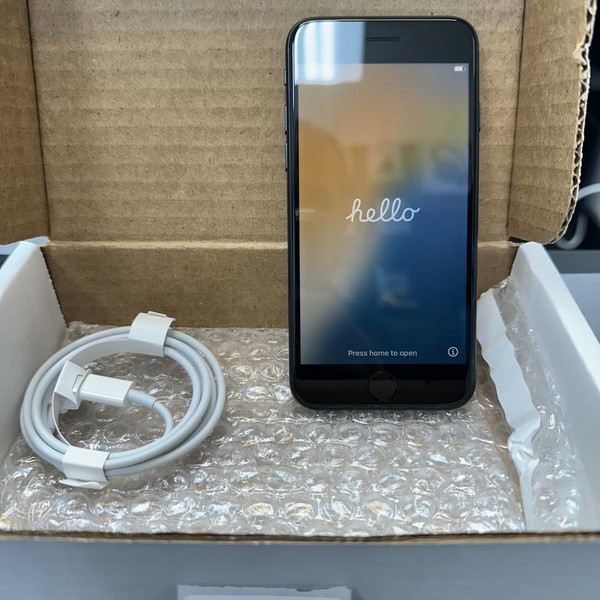 Apple iPhone SE 3rd Gen 2022 - Unlocked, 64 GB, Midnight, A2595