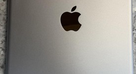 Good
													Apple iPad 5th Gen - Wi-Fi, Silver, 32 GB, A1822, photo 1 of 8