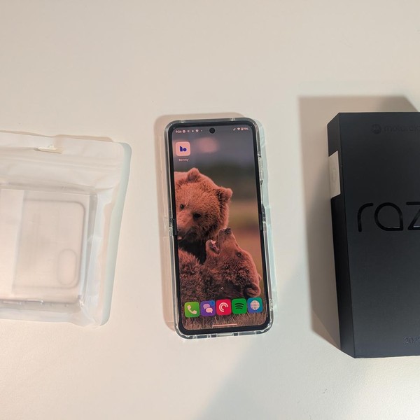 Motorola Razr (2025) - Unlocked, 256 GB, Green, 8 GB