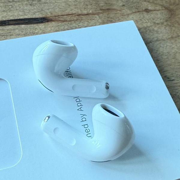 Apple AirPods 4th Gen - Active Noise Cancellation