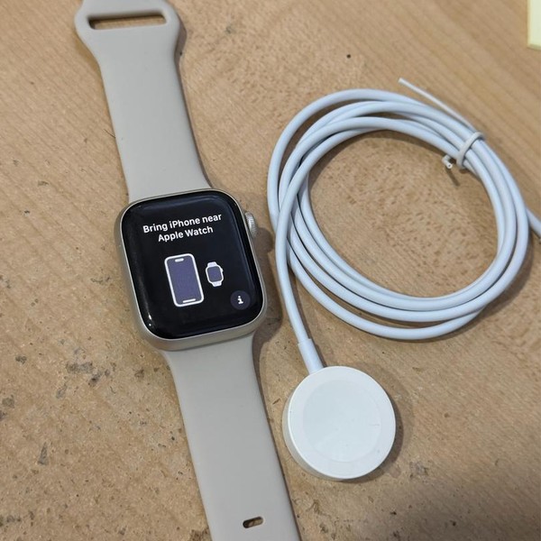 Apple Watch Series 7 41mm - Starlight, A2473 - GPS, Aluminum