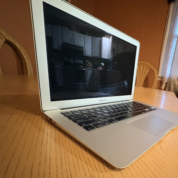 MacBook Air 2017 - 13 inch - 128 GB, Silver, 8 GB, Intel Core i5