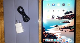 Mint
													Apple iPad Pro 11" 2nd Gen 2020 - Unlocked, Gray, 256 GB, A2068, photo 1 of 11