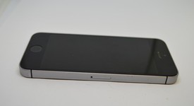 Good
													Apple iPhone SE 1st Gen 2016 - Unlocked, Grey, 32 GB, A1662, photo 3 of 9