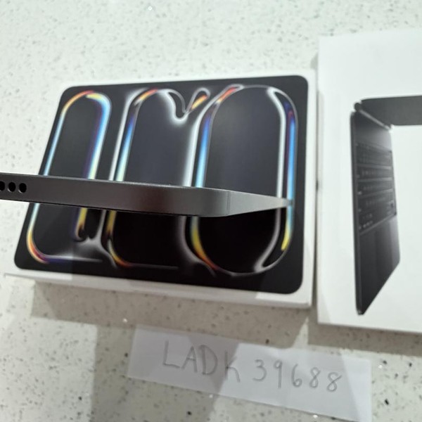 Apple iPad Pro 13 inch (M5) 2025 - Unlocked, 256 GB, Space Black, Apple M5 9-Core, A3361, Standard Glass