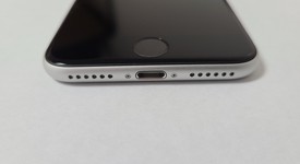 Mint
													Apple iPhone SE 2nd Gen 2020 - Verizon, White, 128 GB, A2275, photo 3 of 6