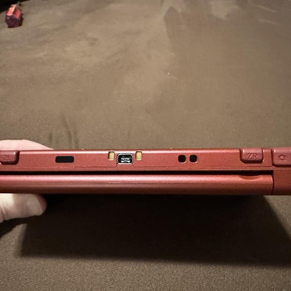 New Nintendo 3DS XL - 4 GB, Red