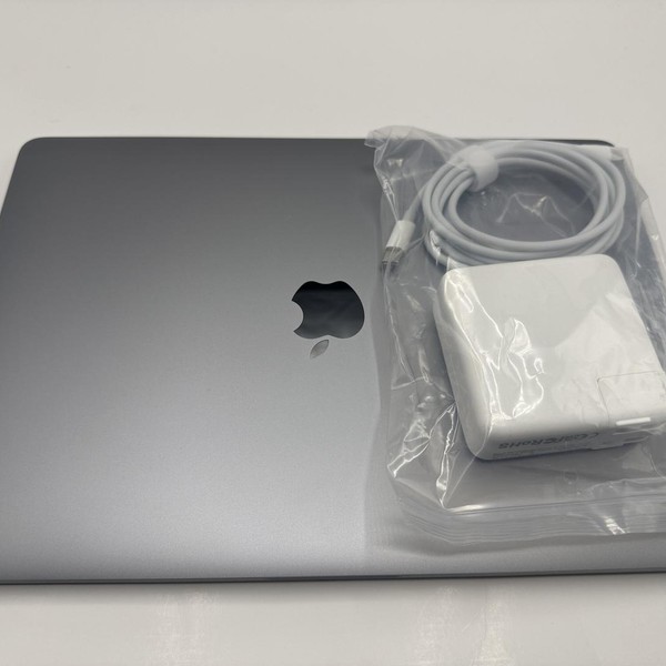 MacBook Pro 2019 - 13 inch - 256 GB, Gray, 8 GB, Intel Core i5