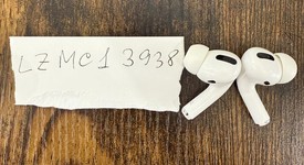 Used
													Apple AirPods Pro - Wireless Case, photo 1 of 7