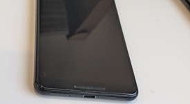 Good
													Google Pixel 2 XL - Unlocked, Black & White, 128 GB, Google Edition, photo 4 of 6