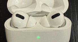 Used
													Apple AirPods Pro - MagSafe Case, photo 4 of 11