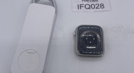 Good
													Apple Watch Series 8 45mm - Unlocked, Starlight, A2774 - Cellular, Aluminum, photo 2 of 6