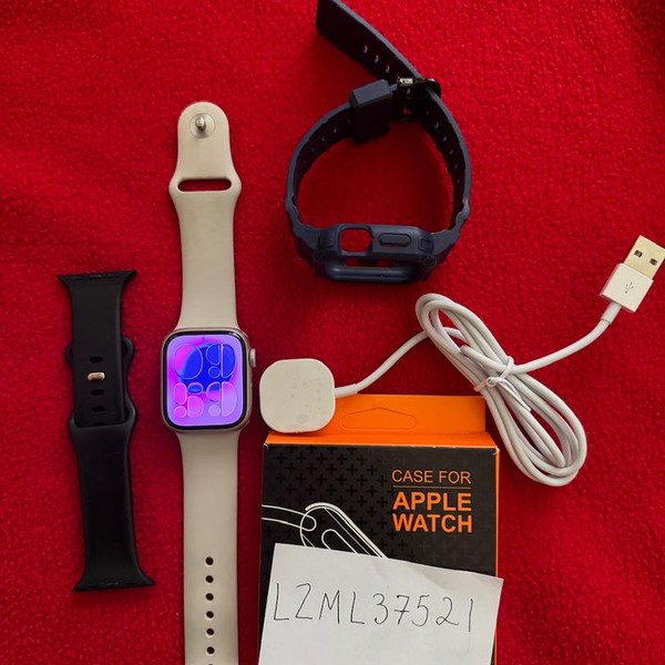 Apple Watch Series 7 41mm - Unlocked, Starlight, A2475 - Cellular, Aluminum