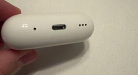 Used
													Apple AirPods Pro 2 - Lightning, photo 5 of 8