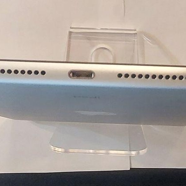 Apple iPad 8th Gen - Wi-Fi, 32 GB, Gray, A2270