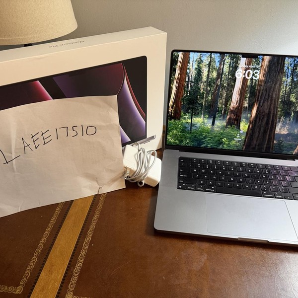 MacBook Pro 2021 - 16 inch - 8 TB, Silver, 32 GB, Apple M1 Max