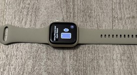 Good
													Apple Watch Series 9 41mm - Unlocked, Starlight, A2982 - Cellular, Aluminum, photo 2 of 8