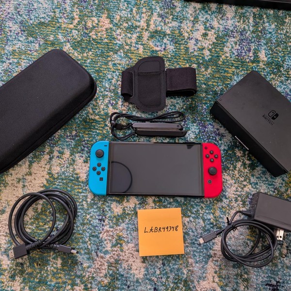 Nintendo Switch - OLED - 64 GB, Red & Blue