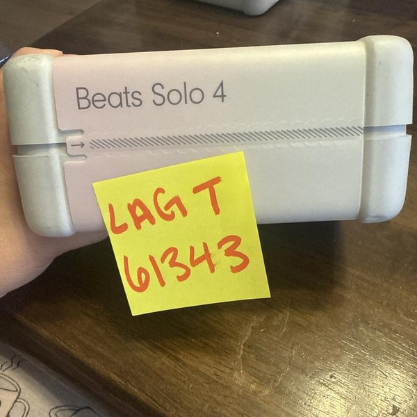 Beats Solo 4 - Pink