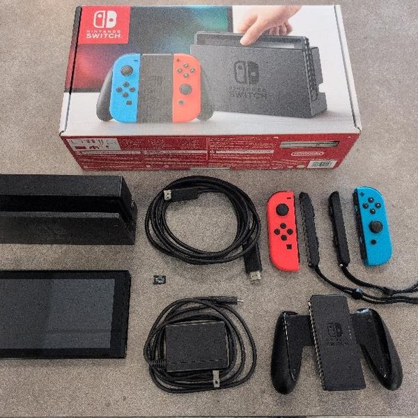 Nintendo Switch - 32 GB, Red & Blue