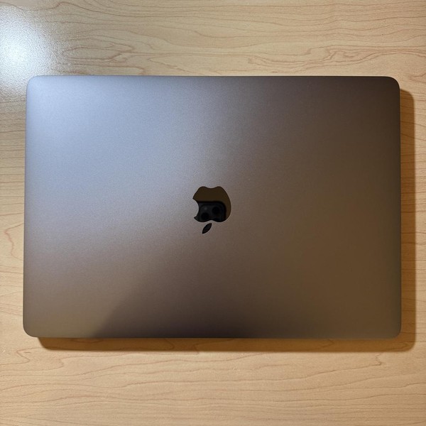 MacBook Pro 2022 - 13 inch - 1 TB, Gray, 24 GB, Apple M2