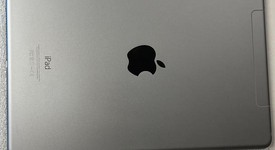 Good
													Apple iPad Pro 9.7" - AT&T, Gray, 128 GB, A1674, photo 4 of 9
