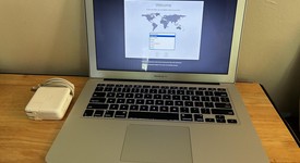 Good
													MacBook Air 2017 - 13" - I5, Silver, 128 GB, 8 GB, photo 1 of 4