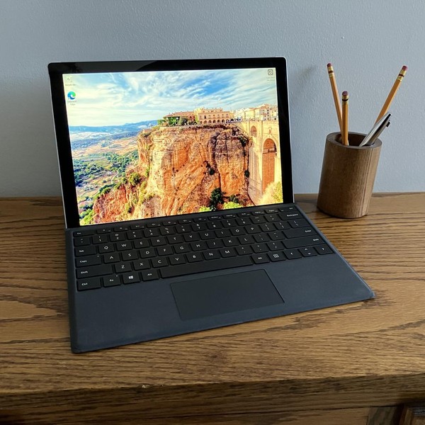 Microsoft Surface Pro 5 (2017) - Wi-Fi, 256 GB, Silver, 8 GB
