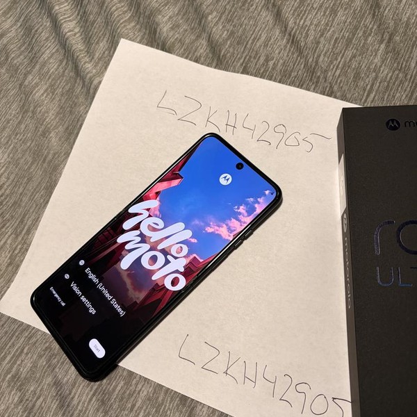 Motorola Razr Ultra (2025) - Unlocked, 1 TB, PANTONE Scarab, 16 GB