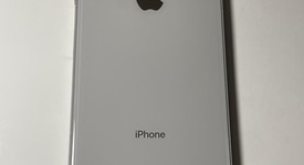Good
													Apple iPhone Xs - Unlocked, Silver, 64 GB, A1920, photo 3 of 7