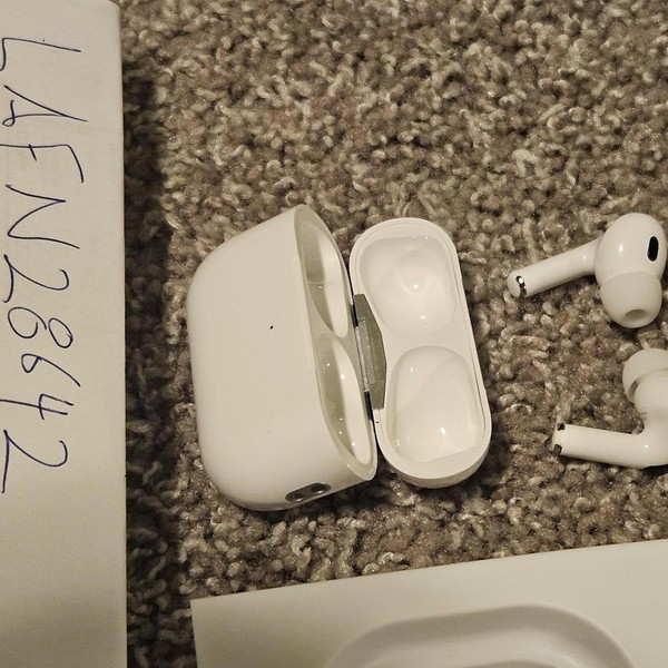 Apple AirPods Pro 2 - Lightning