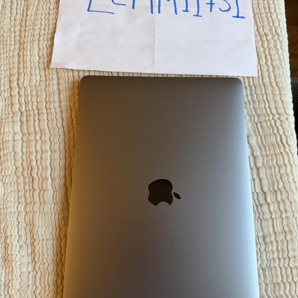 MacBook Pro 2022 - 13 inch - 256 GB, Silver, 8 GB, Apple M2