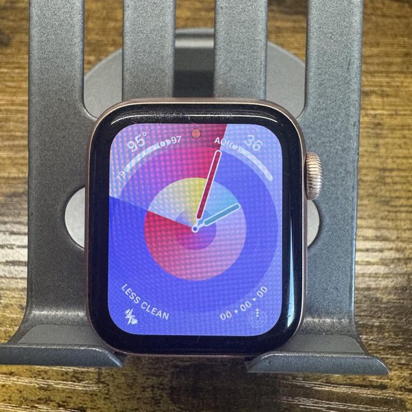 Apple Watch SE 1st Gen 40mm - Unlocked, Gold, A2353 - Cellular, Aluminum