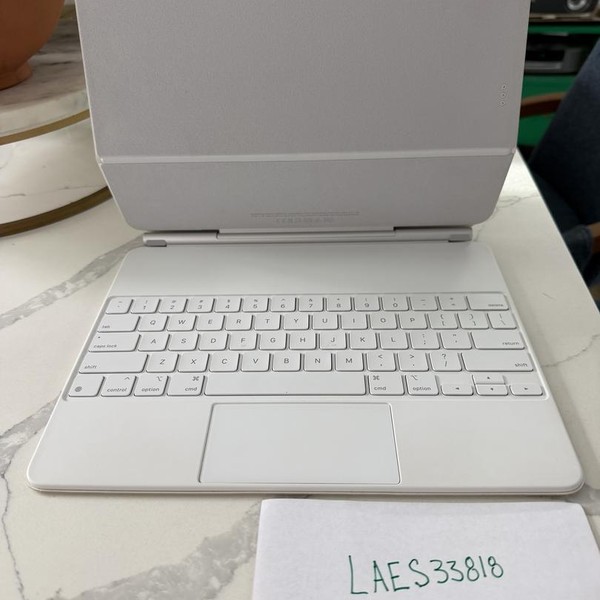 Apple Magic Keyboard Folio - White