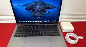 Good
													MacBook Pro 2017 (With Touch Bar) - 13" - I5, Gray, 512 GB, 8 GB, photo 1 of 8