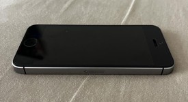 Fair
													Apple iPhone SE 1st Gen 2016 - Unlocked, Grey, 64 GB, A1662, photo 4 of 4