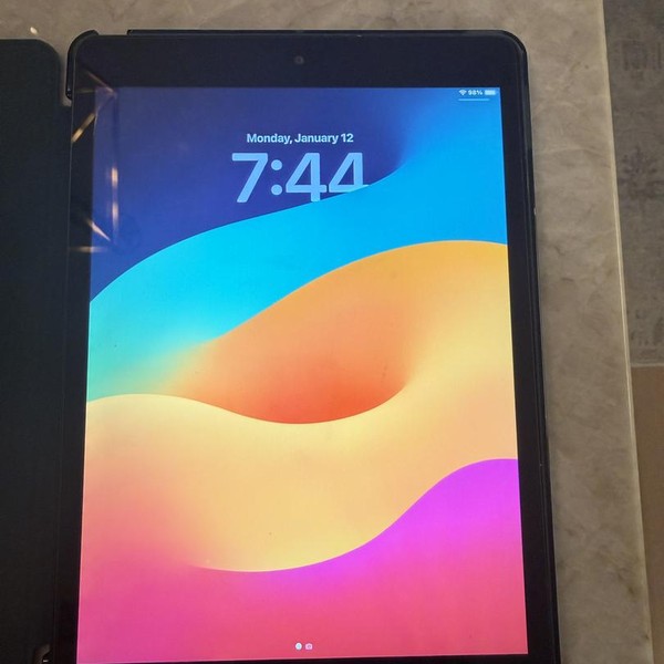 Apple iPad 7th Gen - Wi-Fi, 32 GB, Gray, A2197