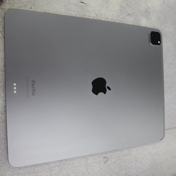 Apple iPad Pro 12.9 inch 6th Gen 2022 - Wi-Fi, 256 GB, Gray